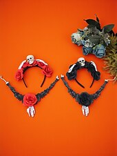 levne Halloweenské doplňky-Dámská květinová koruna v gotickém stylu s lebkou a kostrou, ideální pro halloweenský vzhled