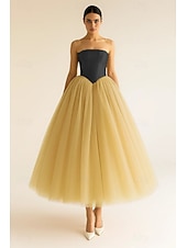 baratos Vestidos Longos &amp; Gowns-Linha A Vestidos de cocktail Elegante Traje formal Formal Casamento Longuette Sem Manga Sem Alças Tule com Fenda Dupla 2025