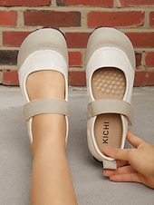 economico Ballerine da donna-ballerine mary jane beige da donna con vestibilità ampia e cinturino a strappo – scarpe casual comode e antiscivolo a piedi nudi, da indossare tutti i giorni, per camminare e viaggiare