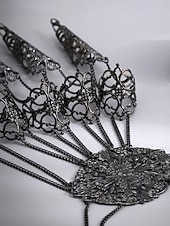 billige Halloween-tilbehør-Halloween gotisk fingerkloarmbånd til dame – vintage filigran metallhåndsmykke med kjedeledd til kostymefester, cosplay og heksestil