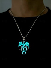 abordables Accessoires d&#039;Halloween-Collier pendentif dragon lumineux pour homme pour Halloween – Bijou gothique lumineux en acier inoxydable pour fêtes, cosplay et vie nocturne