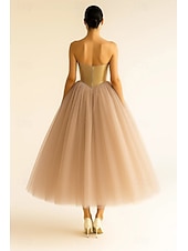 baratos Vestidos Longos &amp; Gowns-Linha A Vestidos de cocktail Elegante Traje formal Formal Casamento Longuette Sem Manga Sem Alças Tule com Fenda Dupla 2025