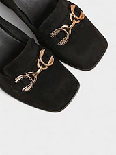 abordables Chaussures sans lacet et mocassins femme-Mocassins à talon carré en daim bordeaux pour femmes - chaussures habillées à enfiler à bout carré avec détail mors doré, style rétro classique pour le bureau, les tenues d&#039;affaires et les occasions