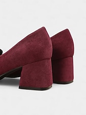 abordables Chaussures sans lacet et mocassins femme-Mocassins à talon carré en daim bordeaux pour femmes - chaussures habillées à enfiler à bout carré avec détail mors doré, style rétro classique pour le bureau, les tenues d&#039;affaires et les occasions