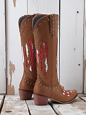 Broderade cowboystövlar i westernstil för kvinnor, svart och röd design med nitar, perfekta för holloween-festivaler, countrykonserter och vardagliga outfits billiga Cowboy & Western Boots-Broderade cowboystövlar i westernstil för kvinnor, svart och röd design med nitar, perfekta för holloween-festivaler, countrykonserter och vardagliga outfits