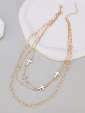 abordables Collar de mujer-Collar de cruz navideña para mujer, cadena de oro en capas con colgante de perla y diamantes de imitación, elegante joyería navideña para fiestas, bodas y regalos.