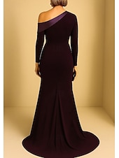 economico Kjole med skjæring-A-Line Sheath Column Sweep Brush Train Prom Dresses Evening Gown Ball Gown Formal Dress Elegant Glittering Celebrity Style Long Sleeve One Shoulder Garden Party Wedding Satin Stretch Satin with Ruched