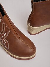 levne Kotníkové boty-Dámské hnědé kotníkové boty na klínku – vyšívané kozačky z umělé kůže na platformě pro běžné nošení a boho outfity
