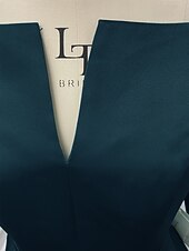 Χαμηλού Κόστους A-Line Βραδινά Φορέματα-Γραμμή Α Μακρύ Βραδινά φορέματα Τουαλέτα Επίσημο ένδυμα Κομψό Κοντό Μπροστά Μακρύ Πίσω Μητέρα 3/4 Μήκος Μανικιού Λαιμόκοψη V Επίσημο Επισκέπτης γάμου Σατέν με Φιόγκος(οι)