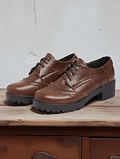 abordables Années 1950-Chaussures Oxford à plateforme brogue marron vintage des années 1950 pour femmes avec semelle crantée, élégantes et polyvalentes pour un usage décontracté, professionnel et quotidien.