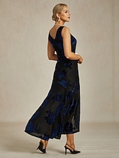 abordables Robe de cocktail-Femmes Robe maxi Robe fourreau Robe Trompette Sirène Robe trapèze Robe moulante Élégant Formel cocktail Soirée robe demoiselle d honneur Coupe régulière Fleuri Sans manches Col ras du cou bleu marine
