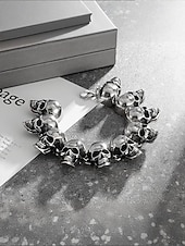 economico Accessori di Halloween-Bracciale da uomo con teschio di Halloween – gioiello bangle gotico punk in acciaio al titanio per feste, cosplay e serate fuori