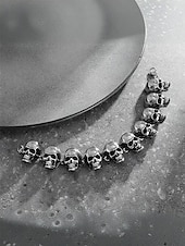 economico Accessori di Halloween-Bracciale da uomo con teschio di Halloween – gioiello bangle gotico punk in acciaio al titanio per feste, cosplay e serate fuori