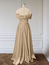 abordables Robes de soirée taille empire-Ligne A Longueur au sol Robes de Bal Robe de Soirée Tenue de soirée Élégant Manche Courte Col Illusion Formel Satin avec Froncé Perlage