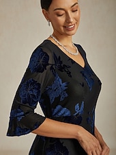 billige Blomsterkjole-Dame Midikjole Fløyelskjole Cocktail Kjole Kjole med A-linje Elegant Bursdag cocktail Aftenselskap Bryllupsgjest Cocktailfest Normal Blomstret Halvlange ermer V-hals Navyblå Vår Høst Vinter