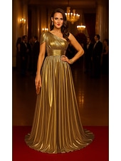 abordables Robes de soirée taille empire-Ligne A Robe de Soirée Élégant Robe de soirée Formel Mariage Traîne Balayage Manche Courte Une Épaule Tissu Lurex avec Froncé 2025