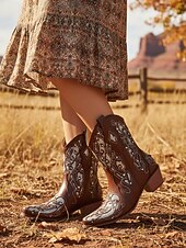 levne Cowboy &amp; Western Boots-Dámské tmavě hnědé krátké kovbojské boty do westernu s bílými vyšívanými vzory, špičatou špičkou a nízkým podpatkem pro country dance a ležérní outfity