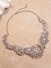 economico Collana da donna-Collana e orecchini da donna in argento con perle - gioielli scintillanti per serate, cocktail e occasioni speciali