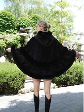 preiswerte Pelzschals-Kunstpelz-Umhänge Elegant warm halten Ärmellos Fledermaus Ärmel Polyester Hochzeit Schals Mit Unifarbe Für Besonderer Anlass Herbst Winter