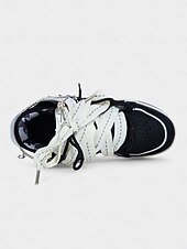 billige For kvinner-Svarte og hvite Halloween-sneakers med hodeskalle og snøring til dame – gotisk streetwear-stil for festivalkvelder og kostymefester