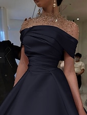 abordables Robes de soirée taille empire-Ligne A Longueur au sol Robes de Bal Robe de Soirée Tenue de soirée Élégant Manche Courte Col Illusion Formel Satin avec Froncé Perlage