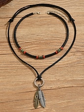 preiswerte Herrenschmuck-Herren-Halskette mit mehrlagigem Federanhänger, verstellbarer Tribal-Boho-Choker-Schmuck aus Legierung für Partys, Festivals und Freizeitkleidung