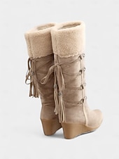 preiswerte Schnee- und Winterstiefel-Damenstiefel mit Keilabsatz aus braunem Wildleder und Kunstfellbündchen – stylisches Schnürdesign mit Quasten, warme und bequeme Winterstiefel für Freizeit und Outdoor