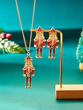 Χαμηλού Κόστους Γυναικείο Κολιέ-Χριστουγεννιάτικο σετ κοσμημάτων με τον καρυοθραύστη για γυναίκες, κολιέ και σκουλαρίκια με στρατιώτη από σμάλτο σε χρυσό χρώμα, εορταστικό αξεσουάρ για χειμερινά πάρτι, δώρα &amp;ρούχα