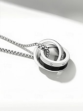 abordables Joyas para hombres-Collar con colgante navideño de acero y titanio para hombre: elegantes anillos entrelazados con detalles de diamantes: el regalo perfecto para las fiestas.