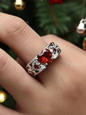 voordelige Dames ringen-Rode hartvormige edelsteenring voor dames met verzilverde band – elegante sieraden als kerstcadeau en voor feestdagen