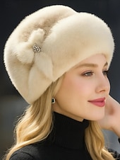 abordables Chapeaux pour femmes-Bonnet de Noël en fausse fourrure pour femme avec détails de fleurs en pierres précieuses, design en peluche douce en plusieurs couleurs pour les vacances d'hiver