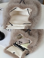 abordables Sacs à Dos de Mode-Sac à dos en fausse fourrure pour femme, sac à dos élégant avec cordon de serrage pour une tenue décontractée, matière en peluche douce, parfait pour un usage quotidien et les tenues d'hiver