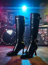 economico Stivali alla moda-stivali neri alti fino al ginocchio da donna con cinturini con fibbia borchiata e punta affilata, stivali con tacco in stile punk gotico per le uscite serali &amp;feste cosplay