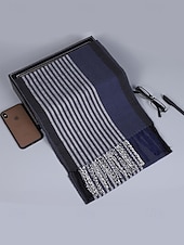 levne Pánské kravaty a motýlky-Pánská vánoční kostkovaná šála – stylová polyesterová šála s třásněmi – dostupná v několika barvách – teplý sváteční doplněk pro muže