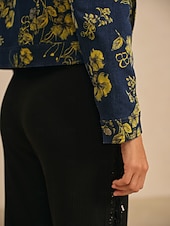  Jeansjacke mit Blumenmuster, lässig, für Urlaub und Alltag, mit Reißverschluss