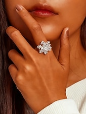 Недорогие Женские кольца-женское рождественское вращающееся кольцо в форме снежинки, регулируемое золотое и серебряное персонализированное украшение из кристаллов, элегантное праздничное коктейльное кольцо, идеально подходит для вечеринок и подарков