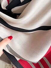 abordables Bufandas de mujer-Bufanda a cuadros de poliéster para mujer, acogedora y elegante para el invierno, regalo de Navidad perfecto en varios colores.