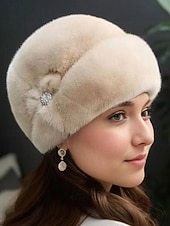 abordables Chapeaux pour femmes-Bonnet de Noël en fausse fourrure pour femme avec détails de fleurs en pierres précieuses, design en peluche douce en plusieurs couleurs pour les vacances d'hiver