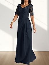 Недорогие Длина пола-А-силуэт В пол Свадебное платье для гостей Вечернее платье Платье для матери невесты Рукав до локтя V-образный вырез Элегантный стиль Свадебный гость Помолвка Шифон с Плиссировка Аппликации