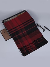 levne Pánské kravaty a motýlky-Pánská vánoční kostkovaná šála – stylová polyesterová šála s třásněmi – dostupná v několika barvách – teplý sváteční doplněk pro muže