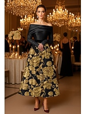 billige Cocktailkjoler-A-Linje Jacquard Cocktail Kjoler Elegant Formell Kjole Formell Bryllup Te Lengde Langermet V-hals Sateng med Folder Perlerisk Blonde Applikasjon