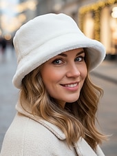 economico Cappelli da donna-Cappello da pescatore natalizio da donna in pelliccia sintetica, morbido e accogliente, disponibile in più colori: regalo perfetto per le feste