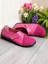 abordables Ballerines femme-Ballerines pliables flexibles rouges pour femmes avec semelle souple et design confortable à enfiler, chaussures décontractées légères pour Noël, le travail, les voyages &amp;vêtements de tous les jours