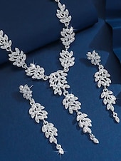 voordelige Valentijnsdag-Gouden damesketting en oorbellenset met strass-steentjes - elegante, glinsterende sieraden voor feest- en avondgelegenheden