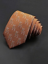 abordables Accessoires de Noël-Cravates de Noël pour hommes – en polyester avec des motifs festifs de bonhommes de neige, de père Noël et de sapins, parfaites pour les fêtes et célébrations de fin d&#039;année.