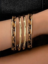 voordelige Damesarmband-Dames manchetarmbanden met luipaardprint in goudkleurige legering – set van 4, stijlvol dierenprintontwerp, perfect voor casual en avondkleding