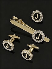 Недорогие Свадьба ACC-Комплект из мужского зажима для галстука, запонок и булавки для лацкана из сплава – элегантный черно-золотой дизайн с кристаллами, персонализированный 26 инициалами, идеальный подарок для официальных мероприятий и делового дресс-кода