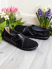 abordables Ballerines femme-Ballerines pliables flexibles rouges pour femmes avec semelle souple et design confortable à enfiler, chaussures décontractées légères pour Noël, le travail, les voyages &amp;vêtements de tous les jours