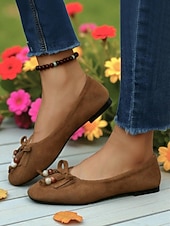 billige Flate sko til kvinner-Brune flate sko i semsket skinn til dame – bohemske mokkasinsko med frynser og perlesløyfe for hverdagsbruk, reiser og avslappet høstantrekk