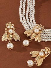 voordelige Huwelijk ACC-Dames parelbijen sieradenset - elegante meerlaagse chokerketting en oorbellen met goudkleurig insectenontwerp voor feesten, bruiloften en vintage mode-looks